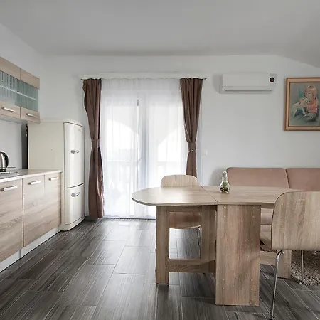 Khala Apartman Vrsi